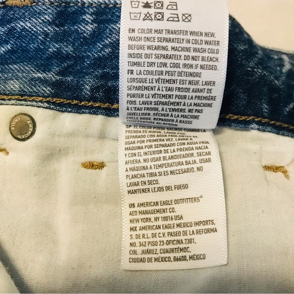 American Eagle Distressed curvy Mom Blue Jeans Women’s size 2 26 - Picture 8 of 8